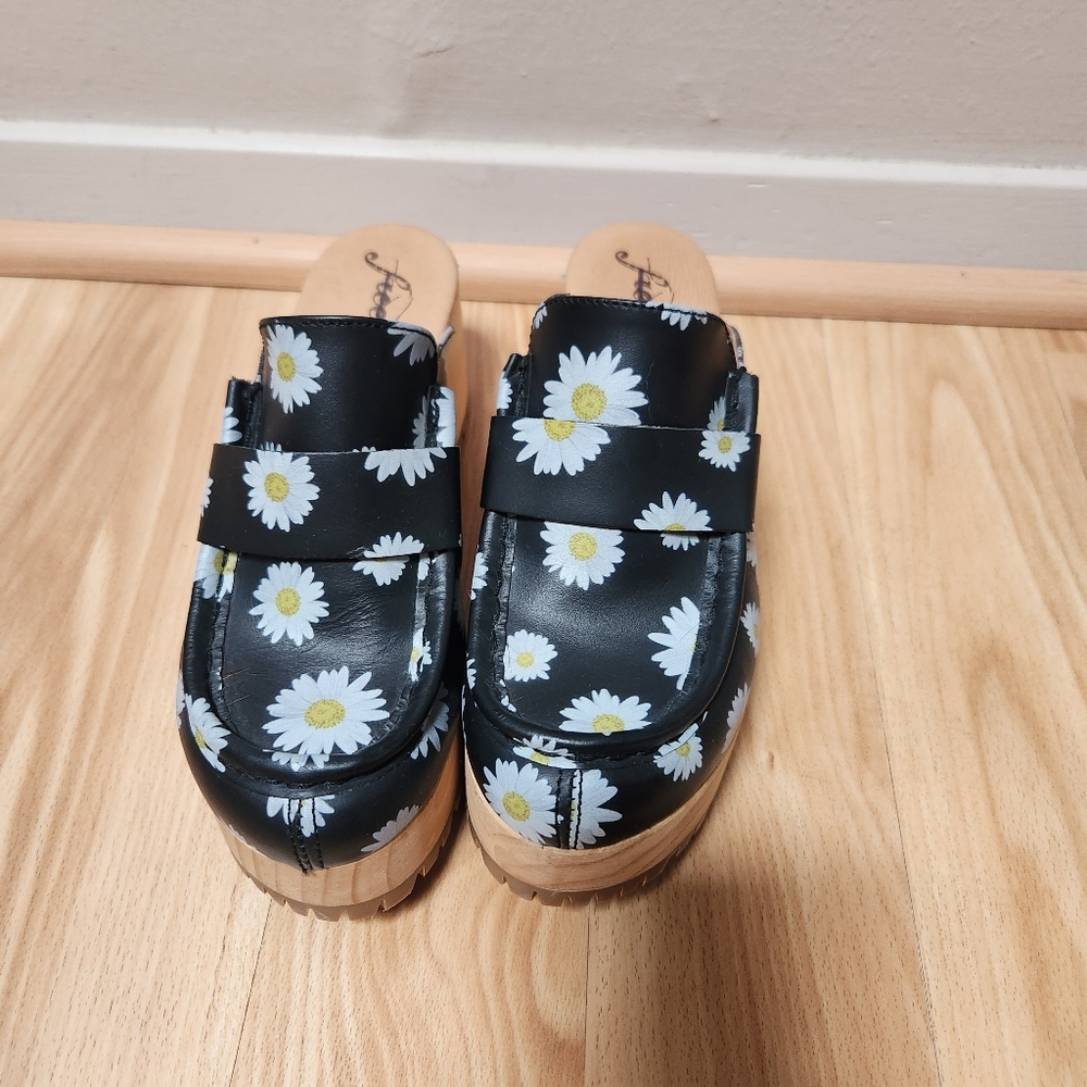 FP Flower Clogs, 6 - Picture 7 of 7